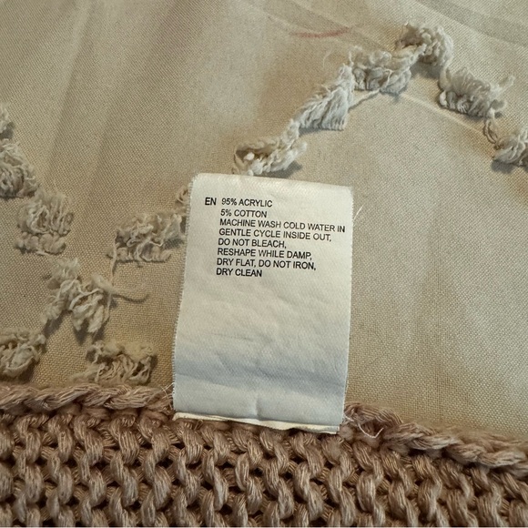 ALYA Pink Sweater with bell Sleeves (L) white details, accent back cutout! - Picture 5 of 12